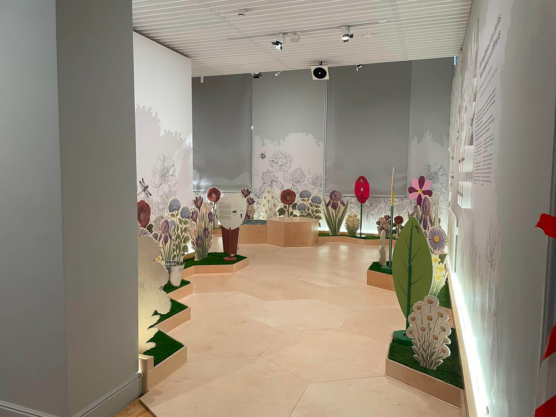 Espacio educativo con mobiliario a medida en el Museo Zoológico de Estrasburgo.