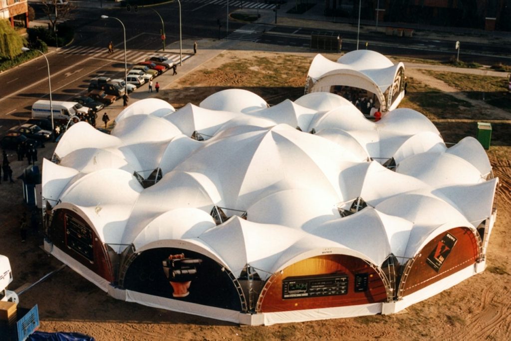 Vista aérea de la carpa itinerante Sonymagic producida por Proasur